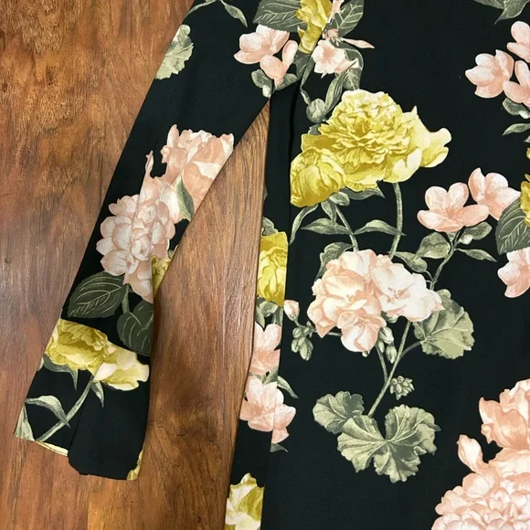 Floral Print Midi Dress With Long Sleeves Giant Flowers Floral Print - Picture 3 of 9